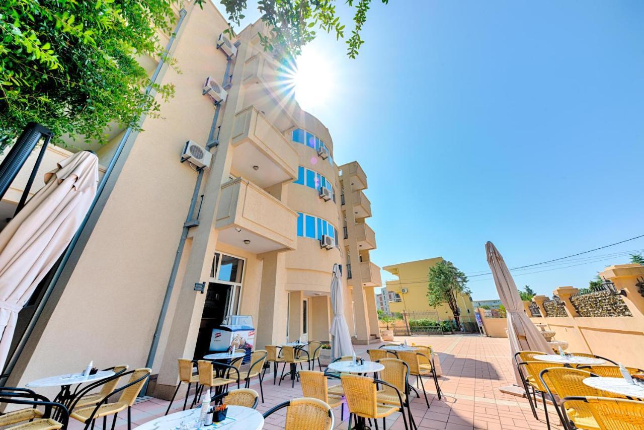 Hotel Dana Canj Exterior photo